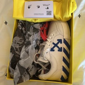 New off white sneakers, never worn!